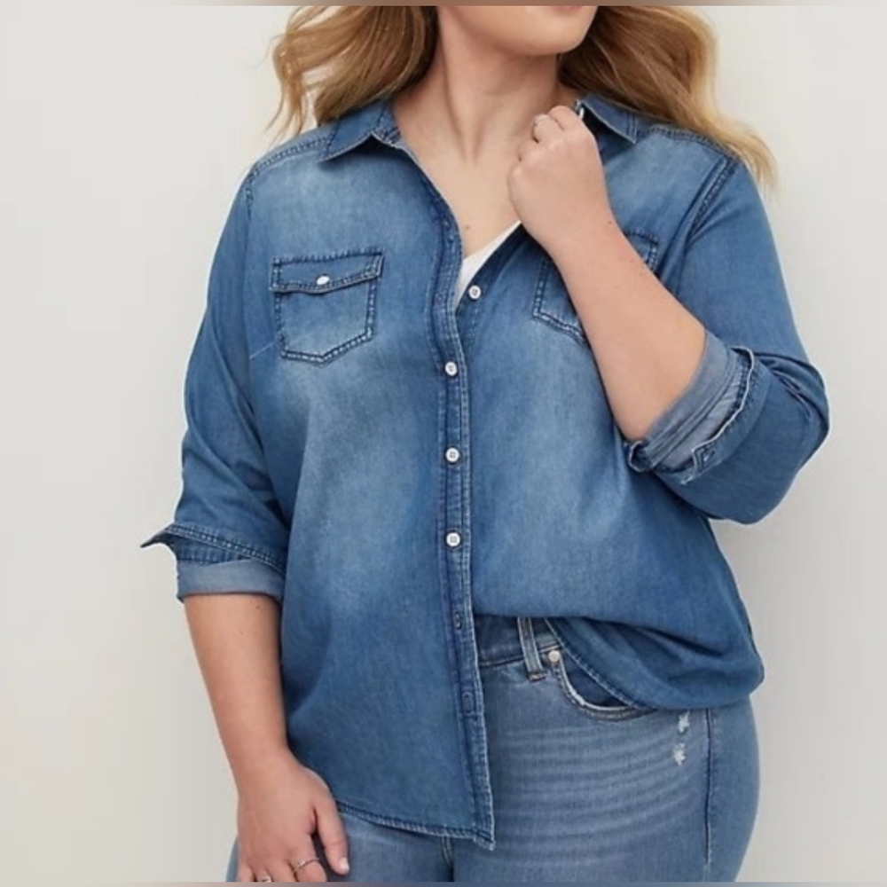 Torrid Denim Button down Shirt in Light Blue Wash - Size 3X